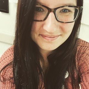 Meet your Posher, Caitlin